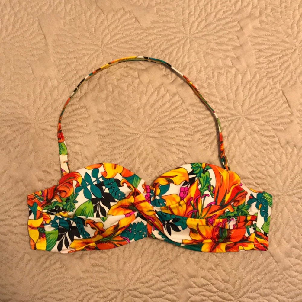 Victoria’s Secret Hawaiian pattern bathing suit